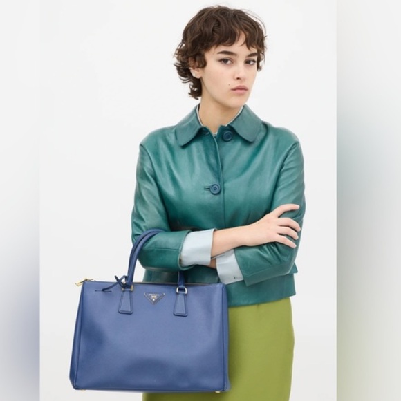 ❣️SOLD❣️Authentic Prada tote bag ( missing strap) - Picture 12 of 12